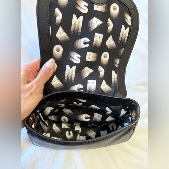 Marc Jacobs | Black Leather Avenue Small Crossbody Shoulder Bag | Gold Hardware - Picture 9 of 9